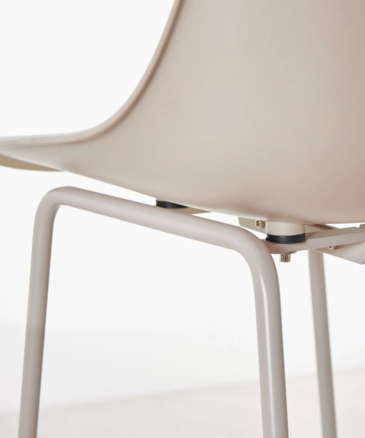 Tabouret en polypropylène et métal Veko