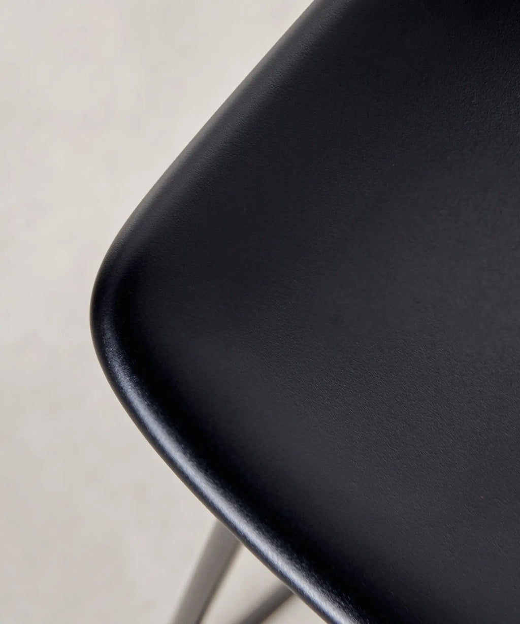 Tabouret en polypropylène et métal Veko