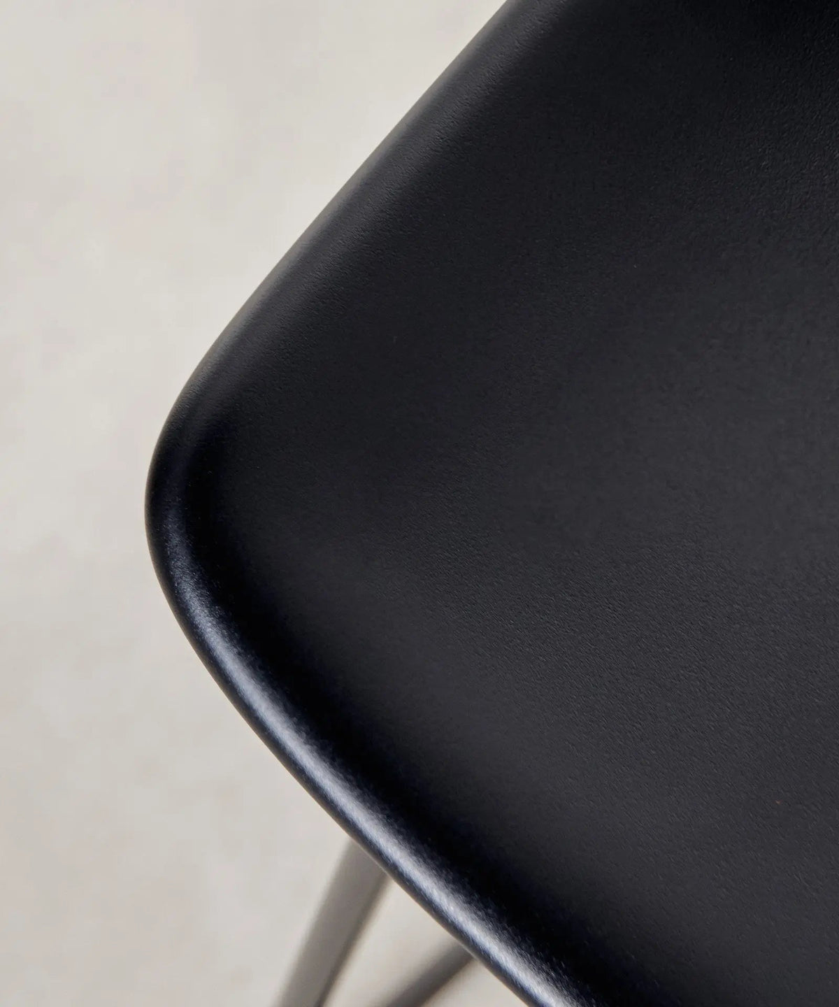 Tabouret en polypropylène et métal Veko
