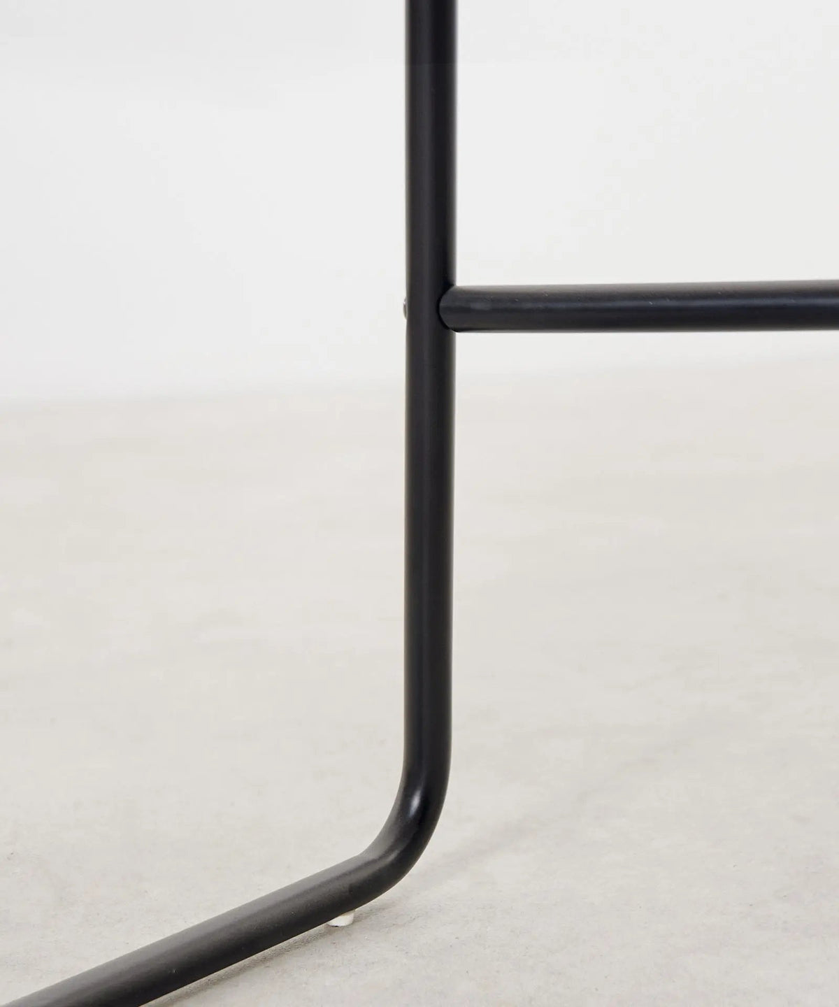 Tabouret en polypropylène et métal Veko