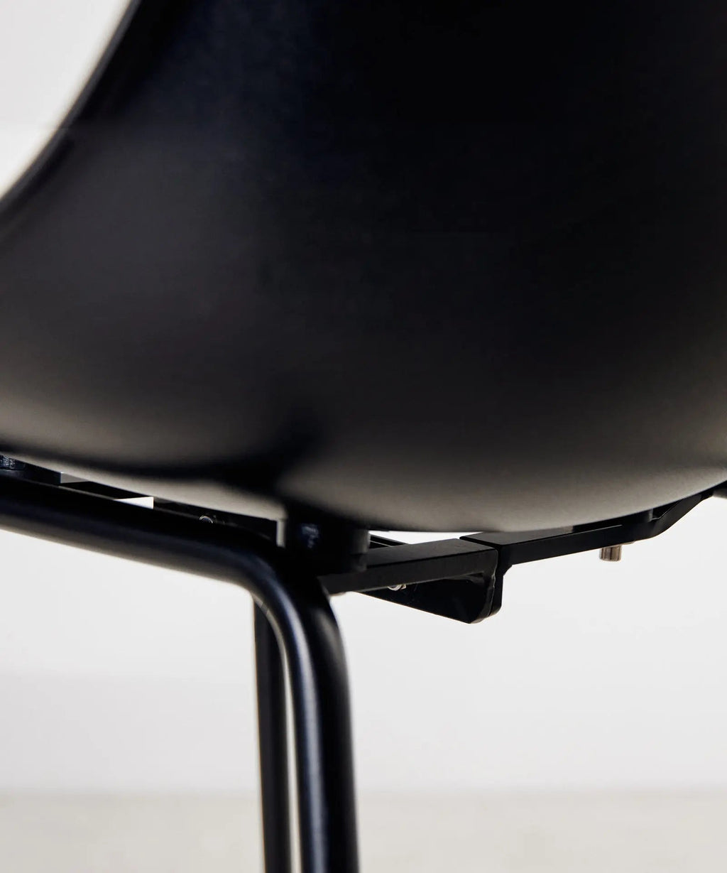 Tabouret en polypropylène et métal Veko
