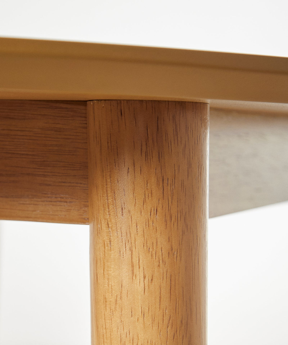 Table à manger ovale en bois Tina (130 cm)