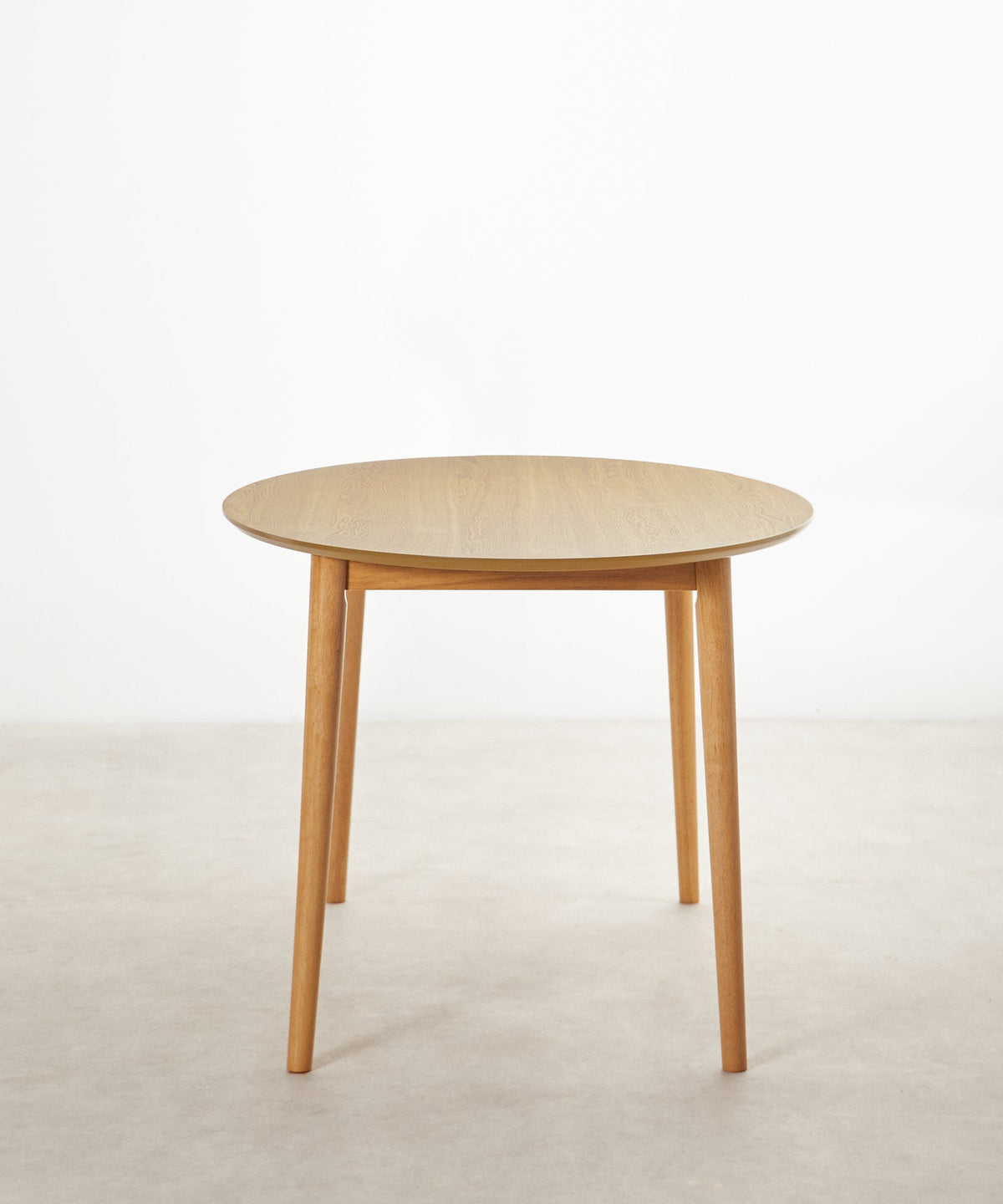 Table à manger ovale en bois Tina (130 cm)