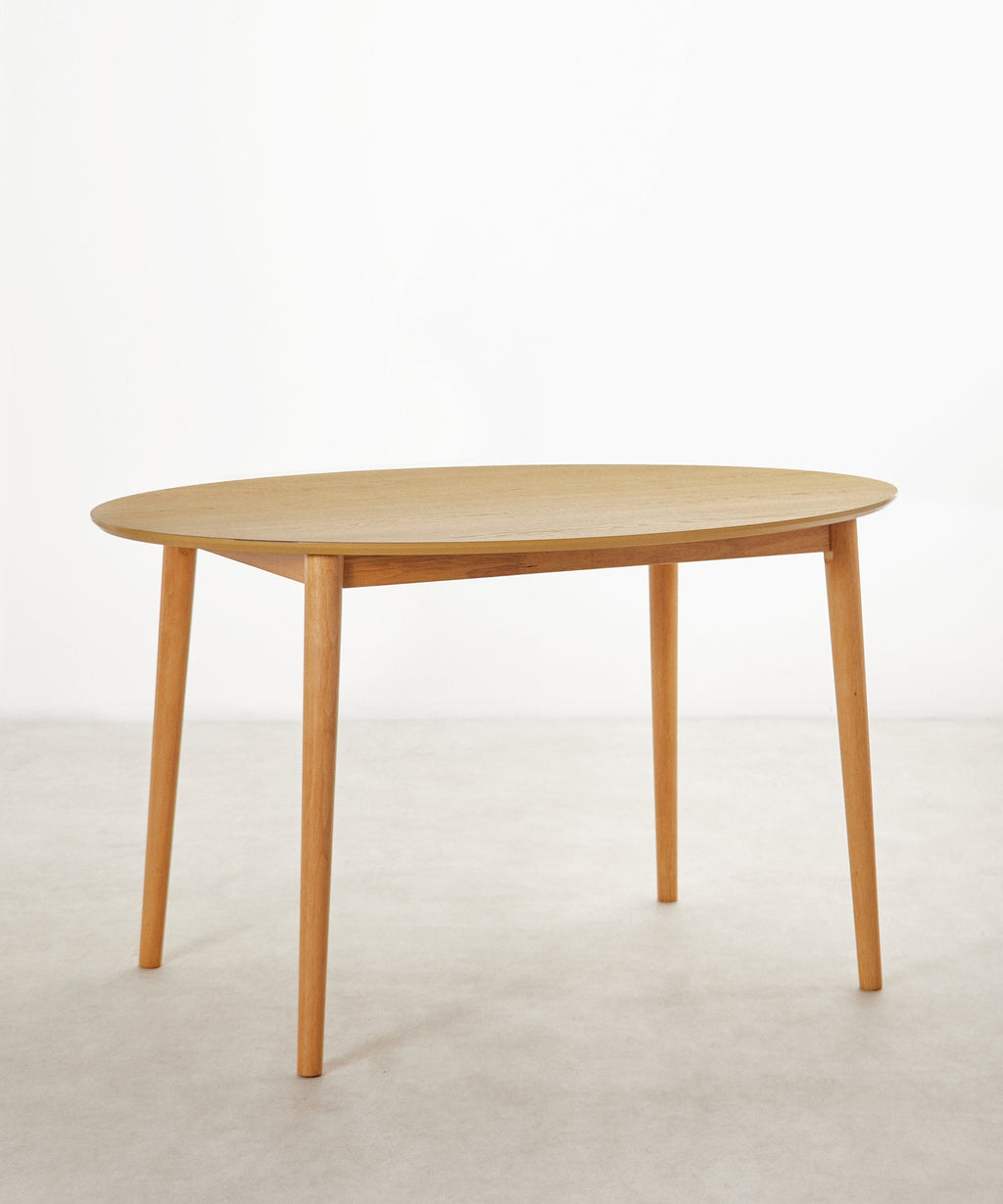 Table à manger ovale en bois Tina (130 cm)