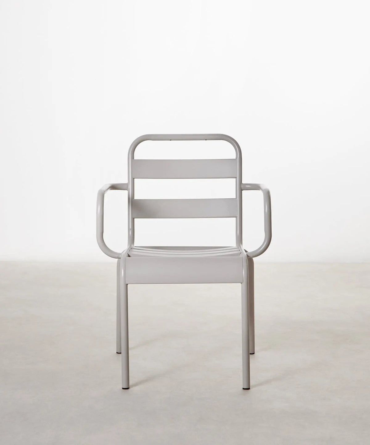 Chaise en métal d’extérieur avec accoudoirs Bora