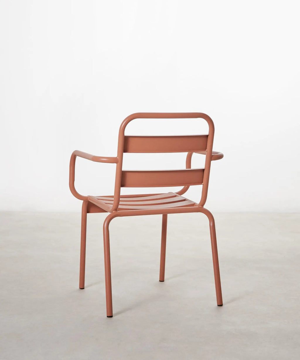 Chaise en métal d’extérieur avec accoudoirs Bora