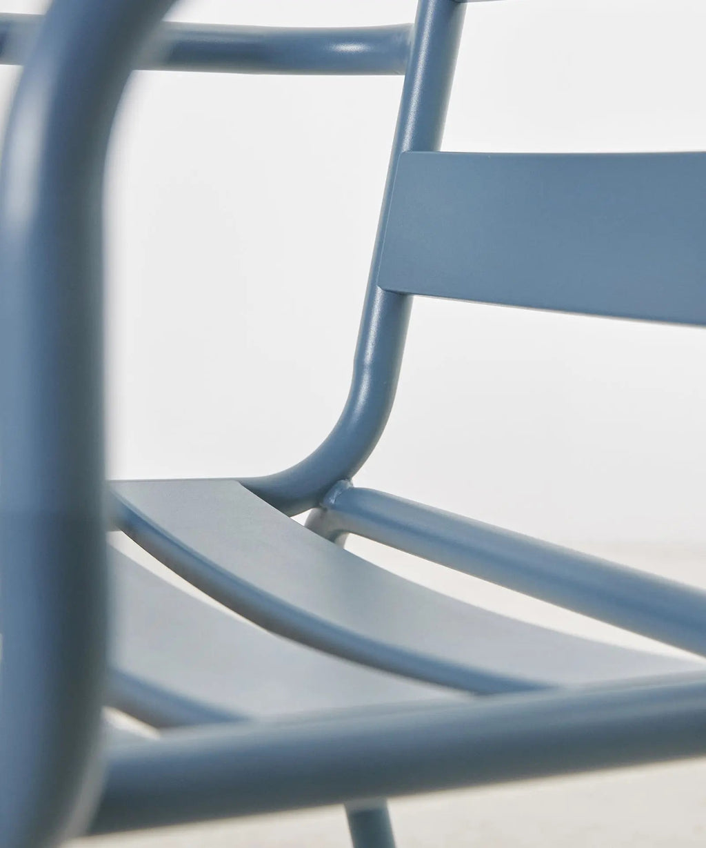 Chaise en métal d’extérieur avec accoudoirs Bora