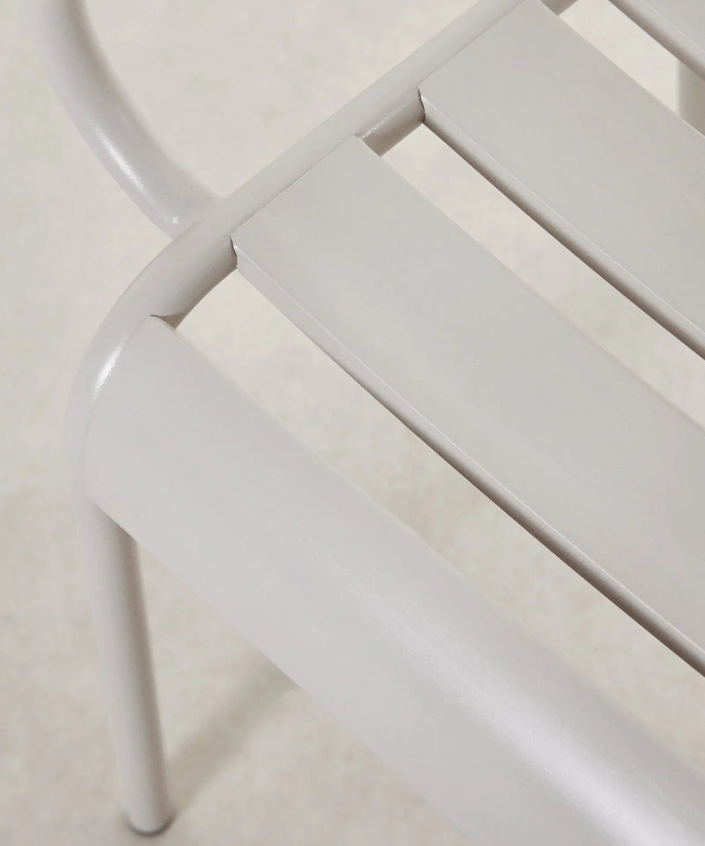 Chaise en métal d’extérieur avec accoudoirs Bora
