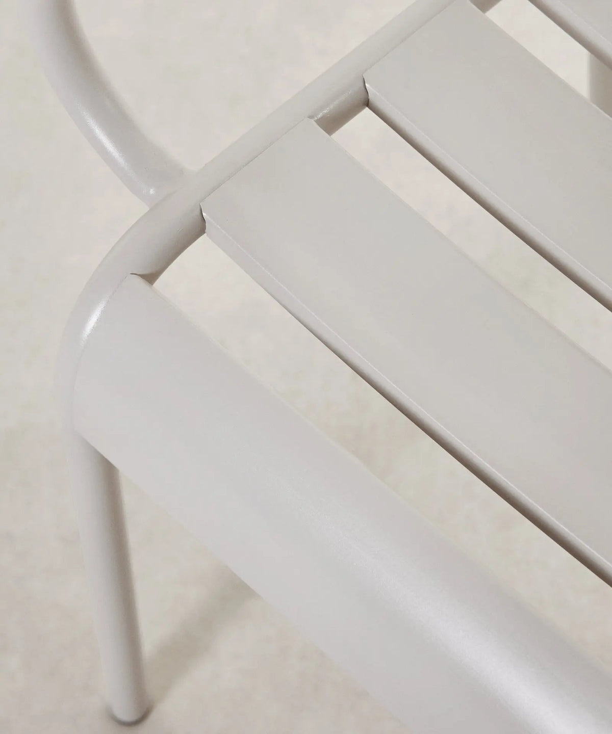 Chaise en métal d’extérieur avec accoudoirs Bora