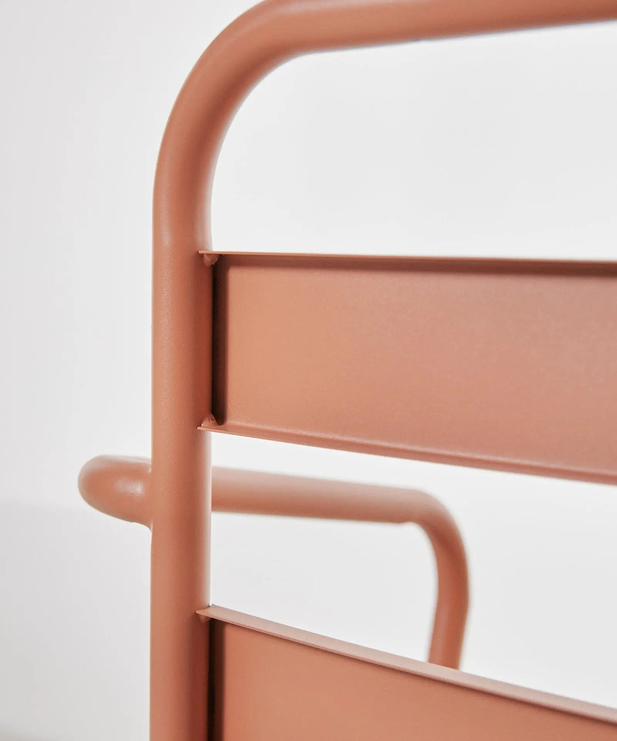 Chaise en métal d’extérieur avec accoudoirs Bora