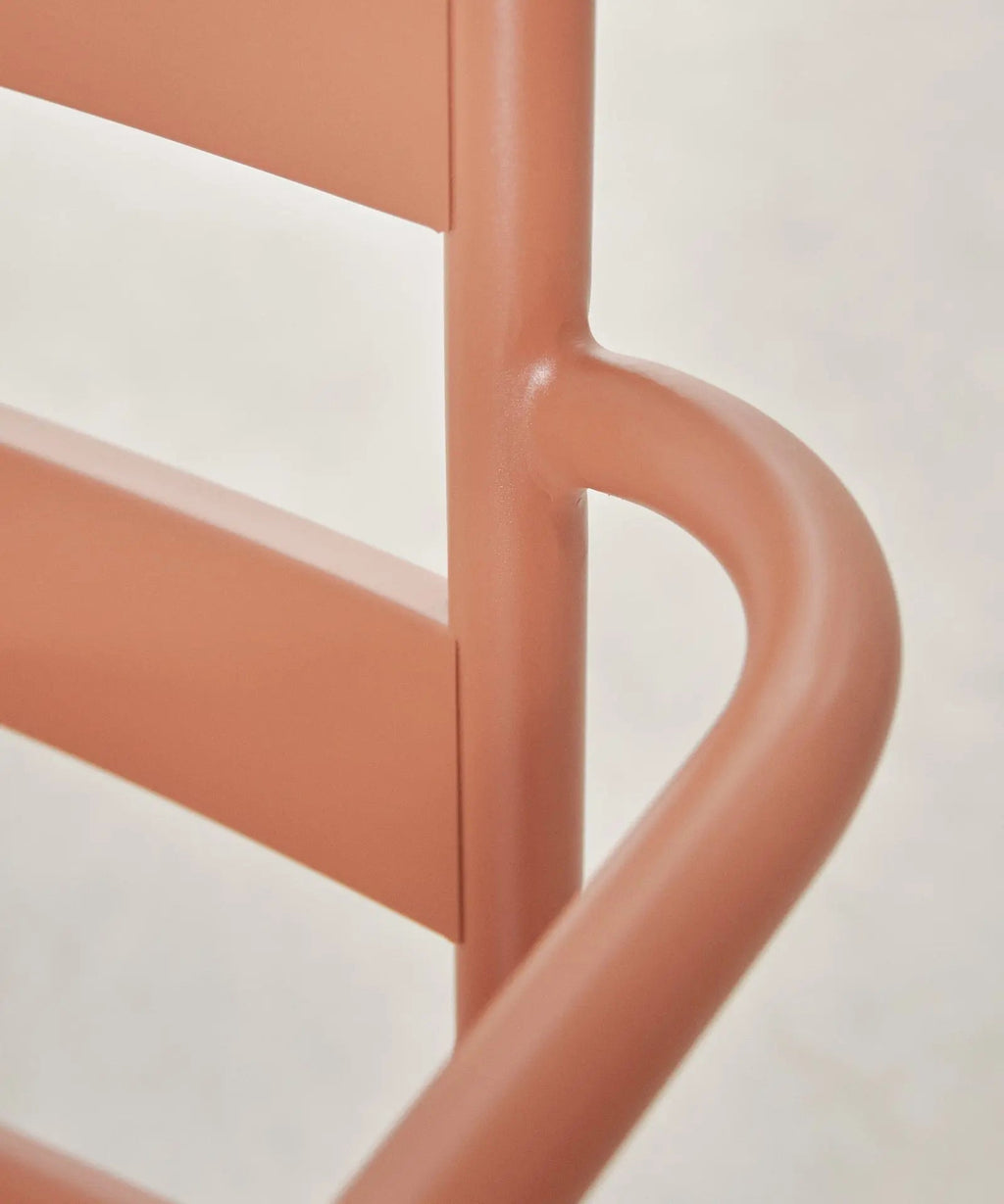 Chaise en métal d’extérieur avec accoudoirs Bora