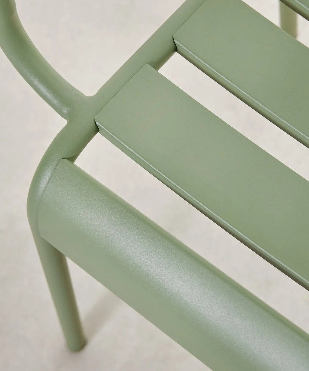 Chaise en métal d’extérieur avec accoudoirs Bora