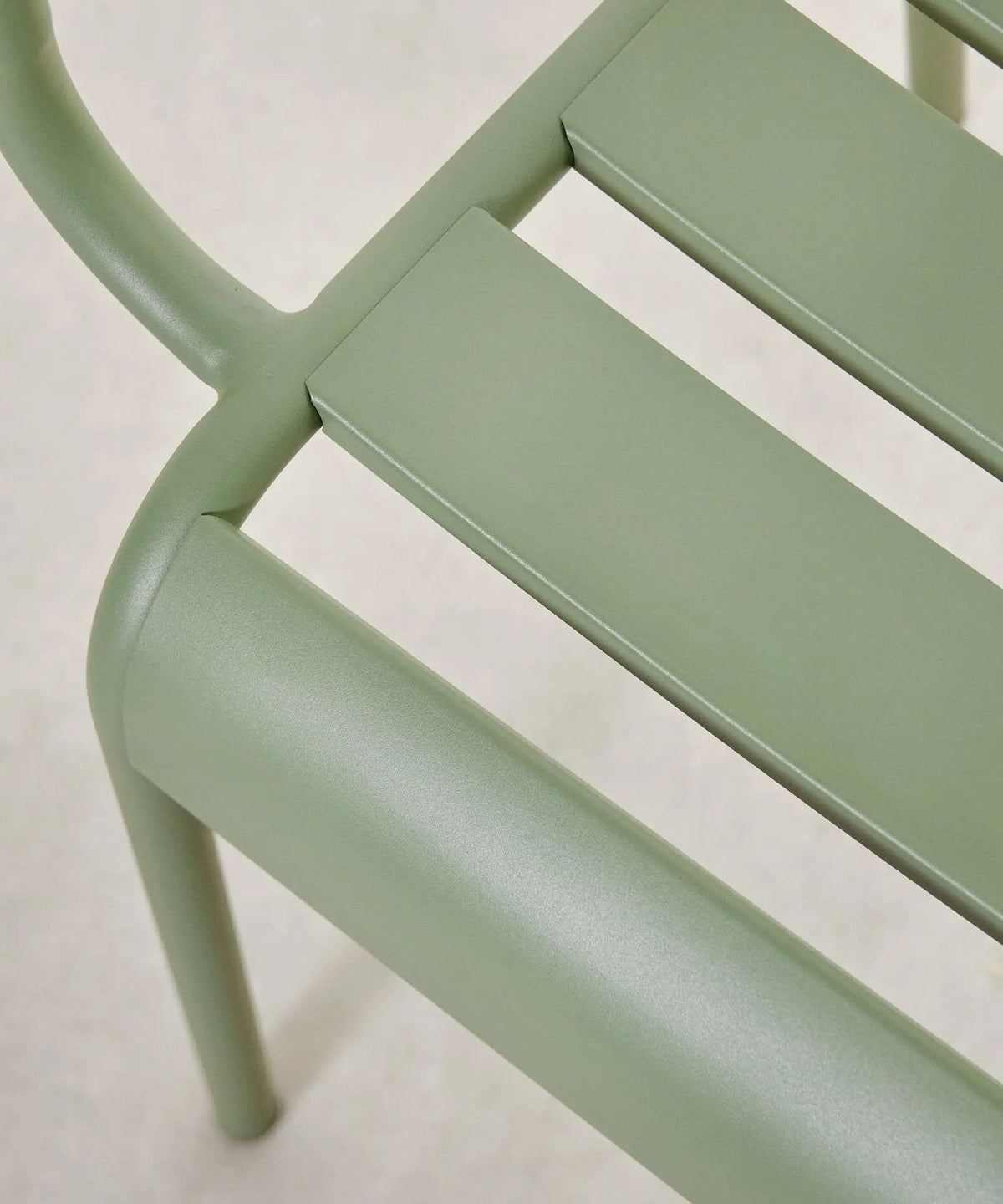 Chaise en métal d’extérieur avec accoudoirs Bora