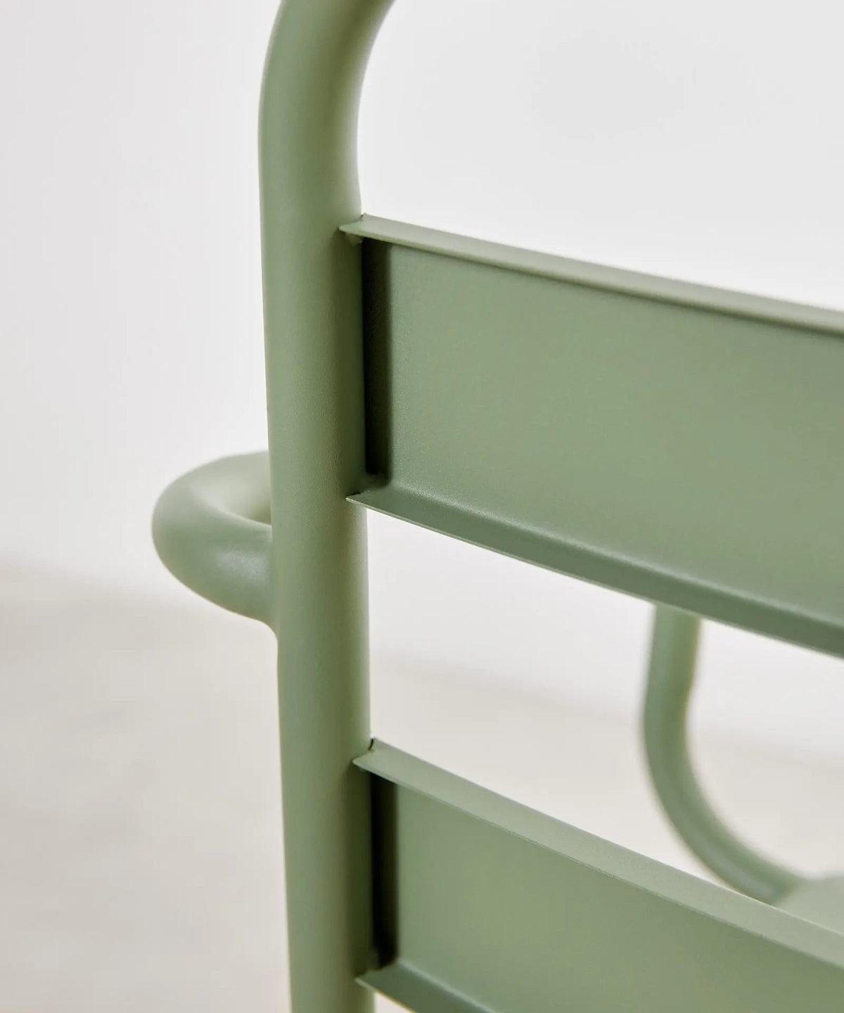 Chaise en métal d’extérieur avec accoudoirs Bora