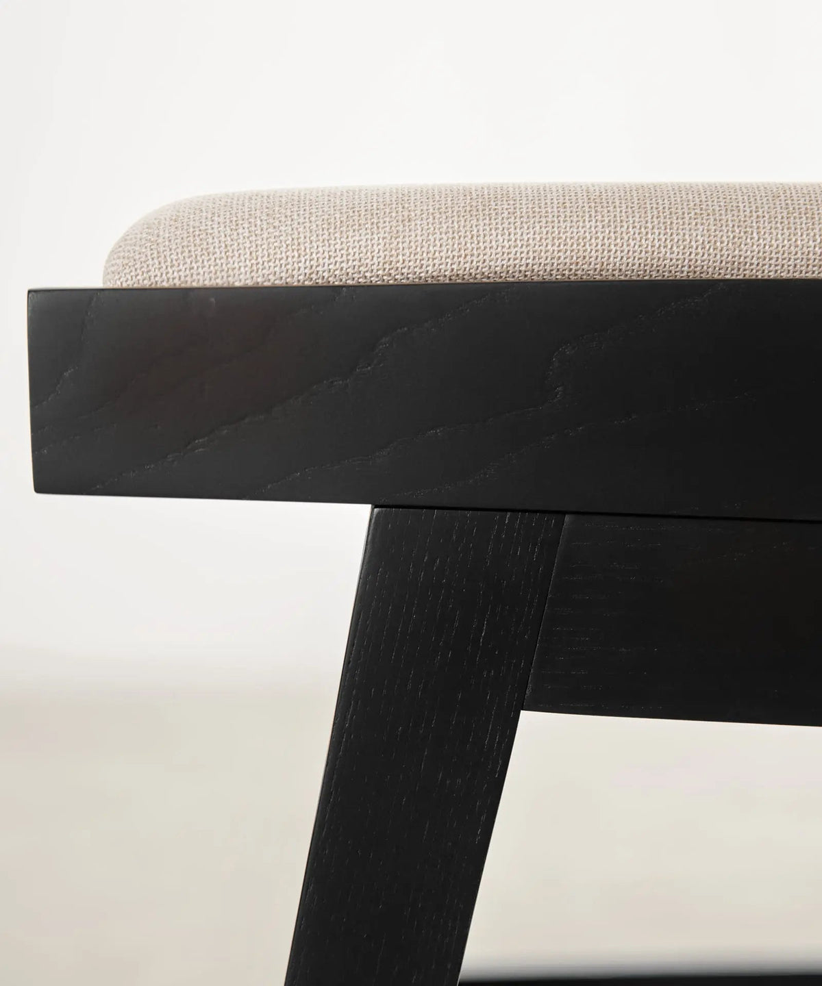 Chaise de salle à manger en bois et rembourrée Matilde