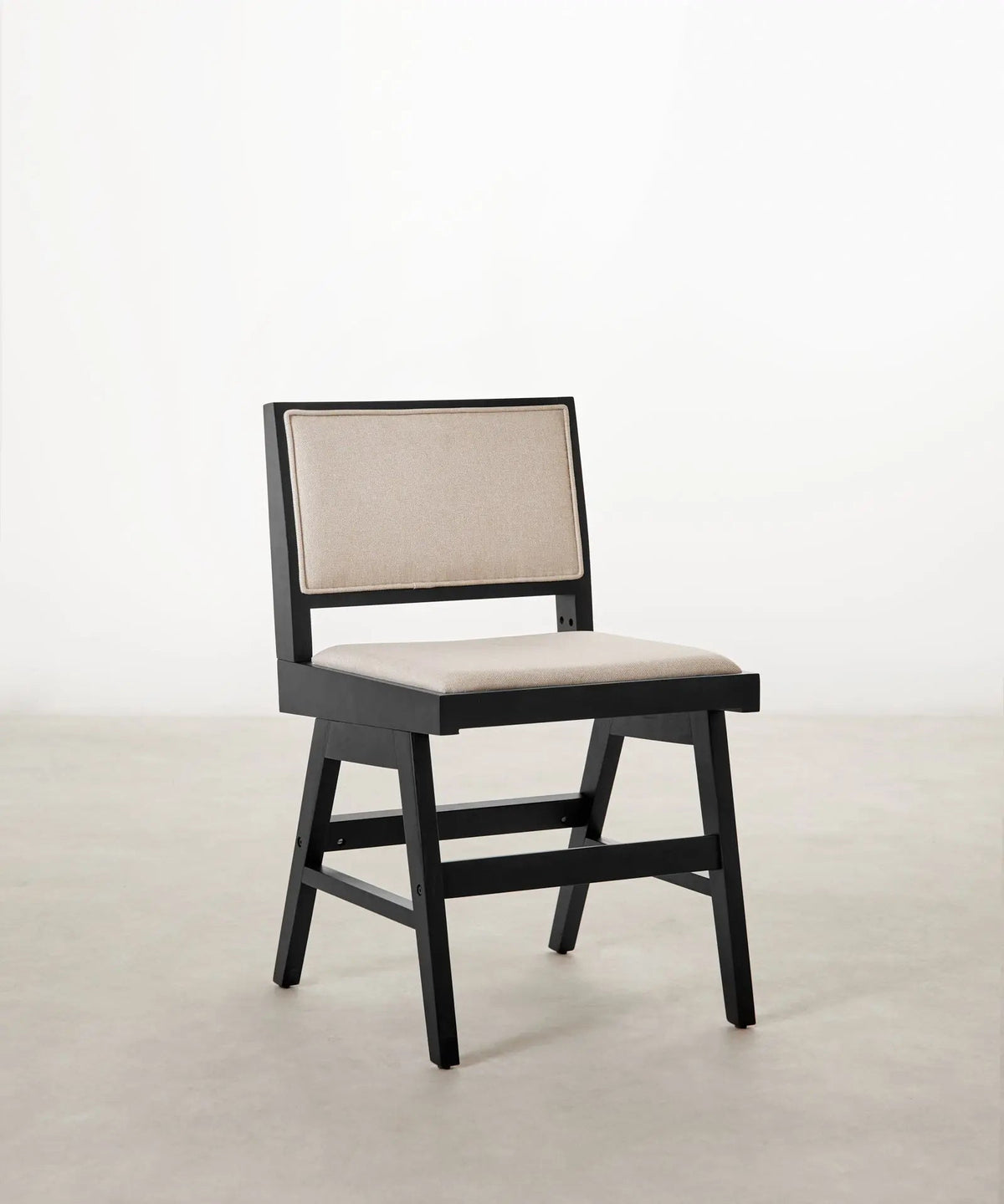 Chaise de salle à manger en bois et rembourrée Matilde