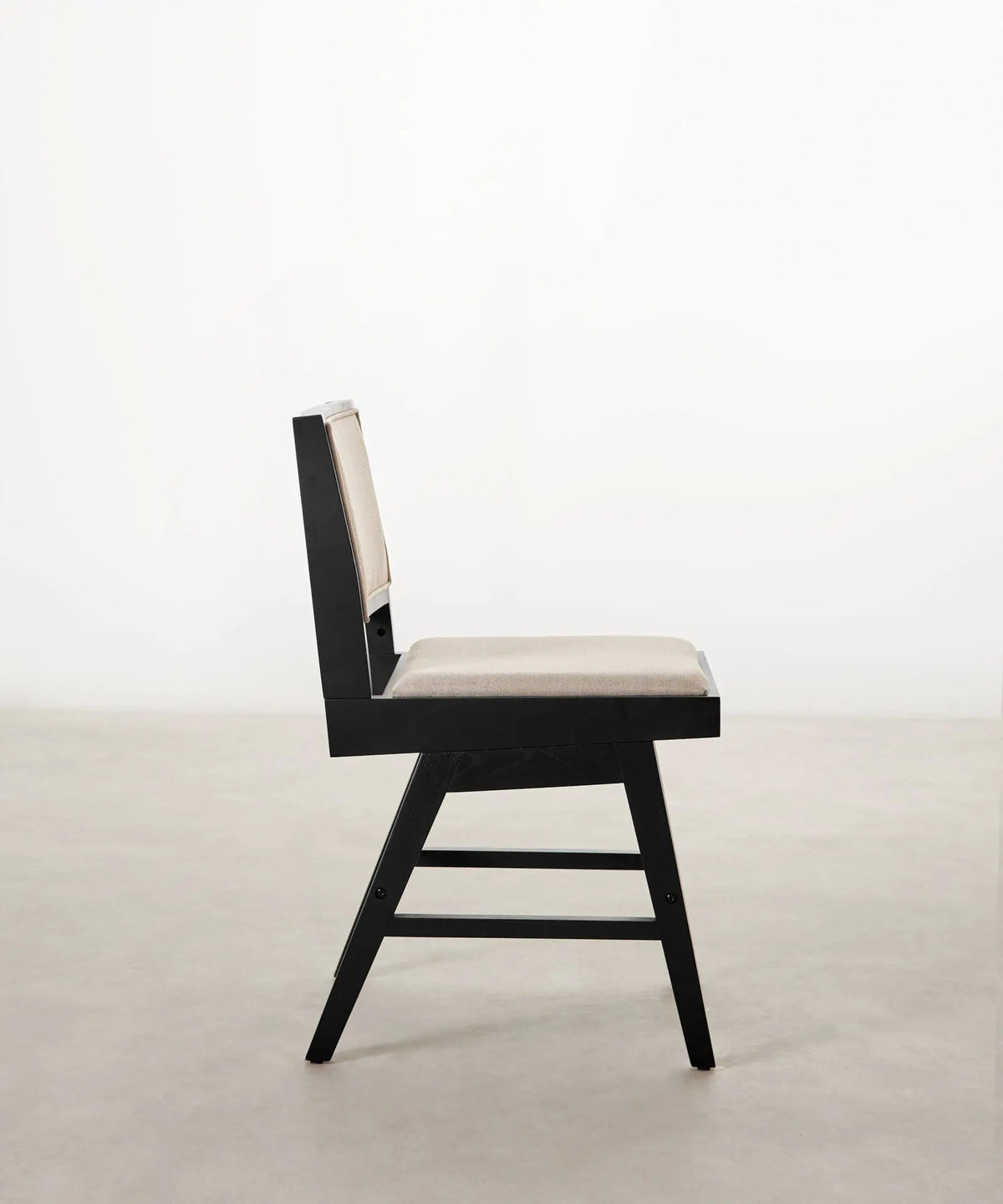 Chaise de salle à manger en bois et rembourrée Matilde
