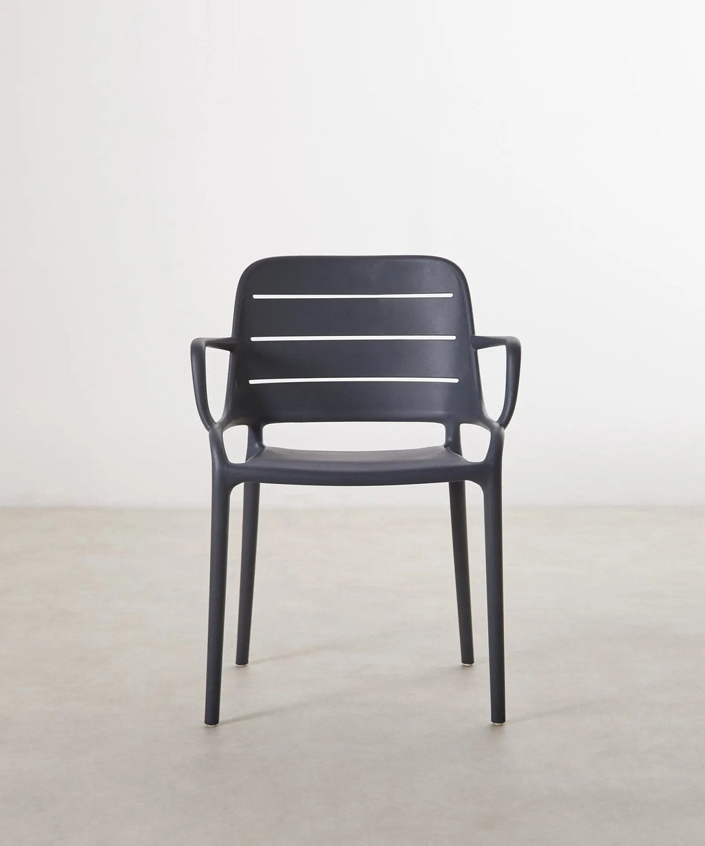 Chaise empilable en polypropylène avec accoudoirs Mila