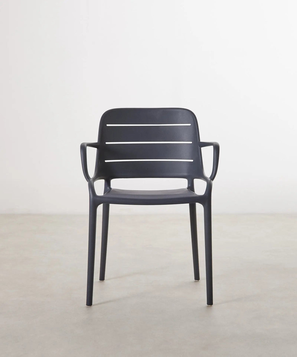 Chaise empilable en polypropylène avec accoudoirs Mila