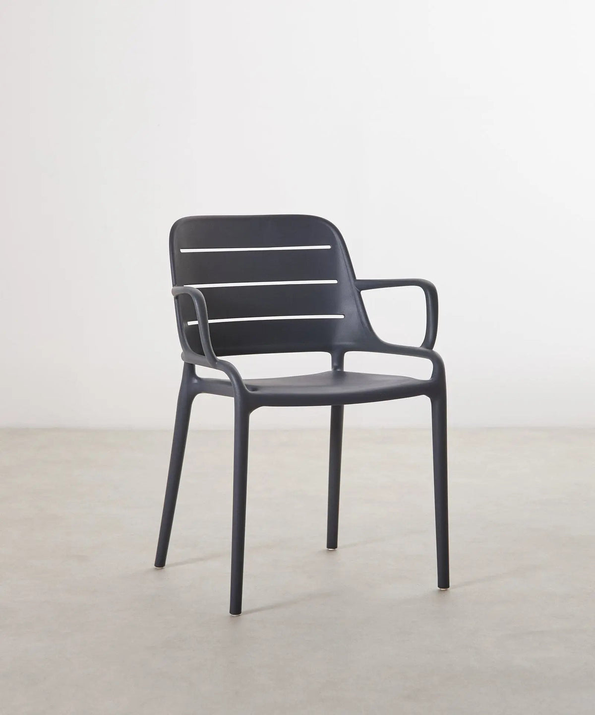 Chaise empilable en polypropylène avec accoudoirs Mila