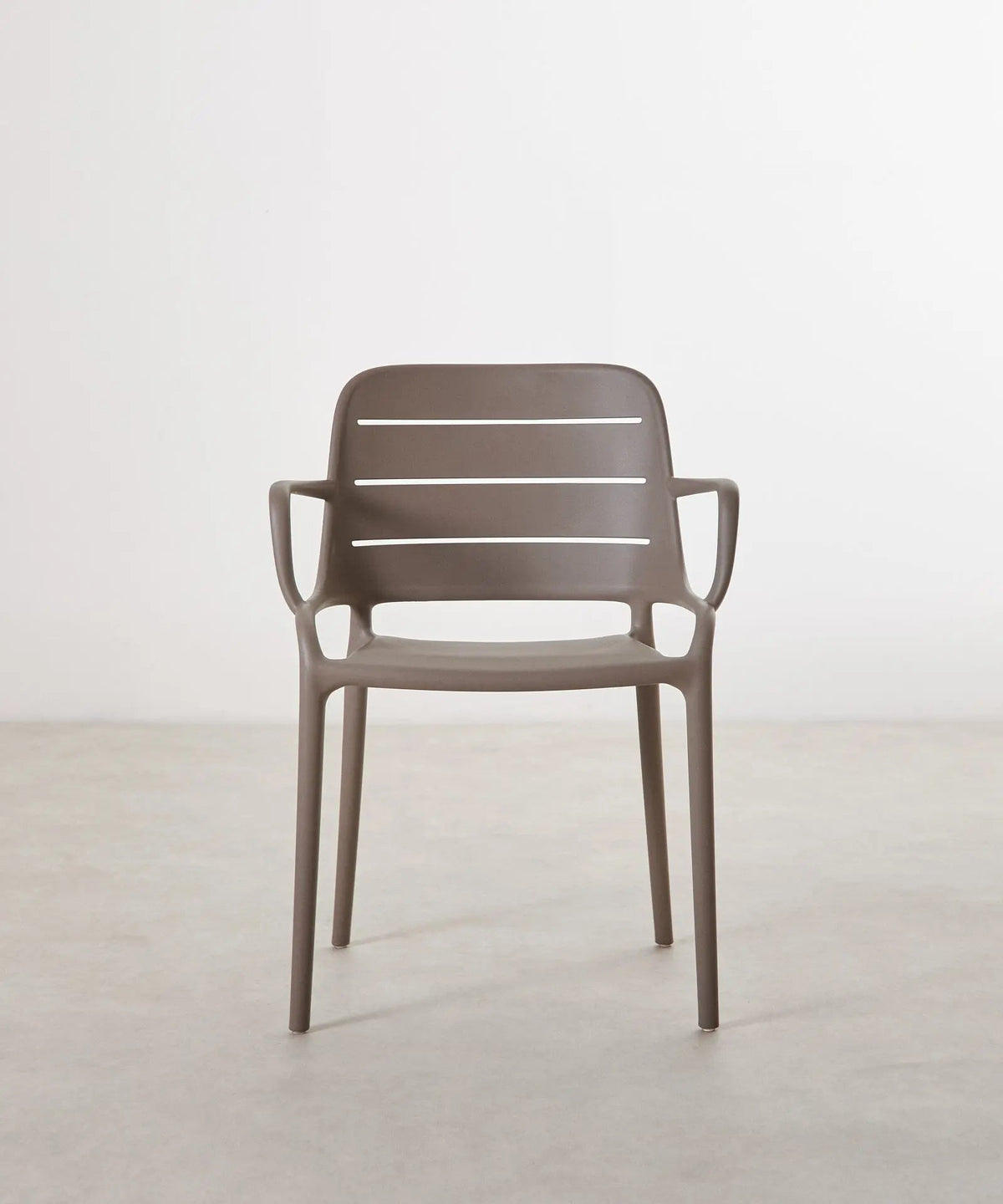Chaise empilable en polypropylène avec accoudoirs Mila