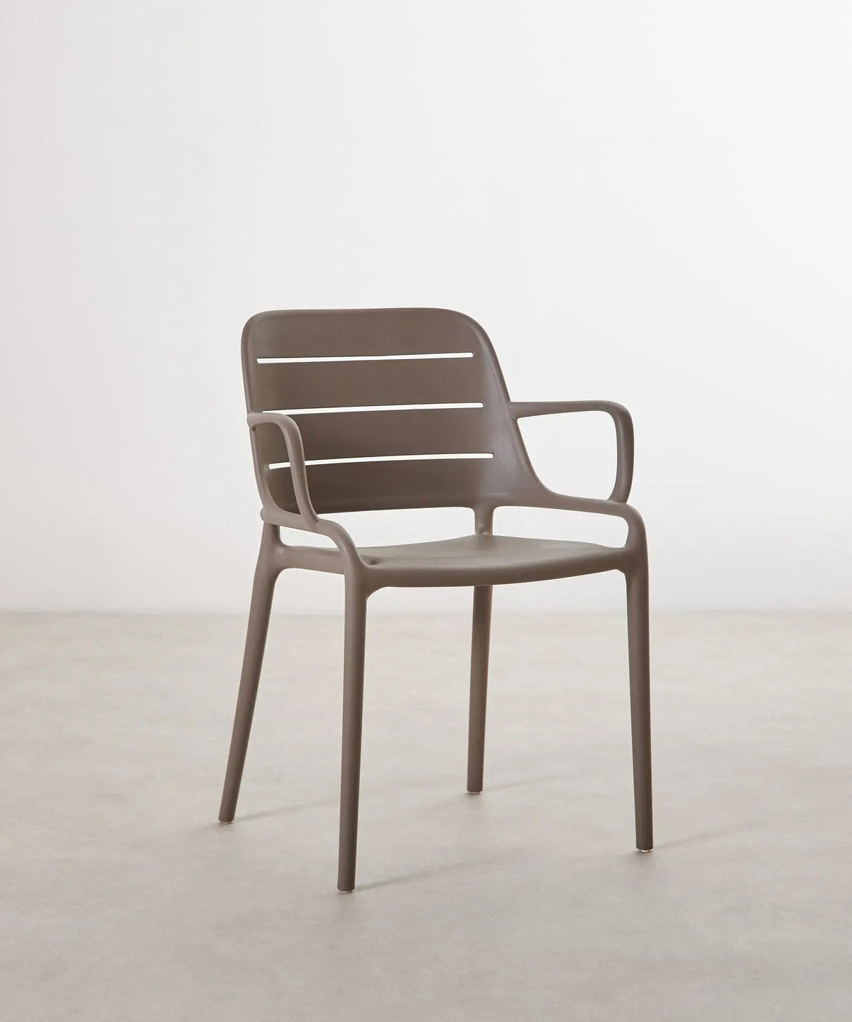 Chaise empilable en polypropylène avec accoudoirs Mila