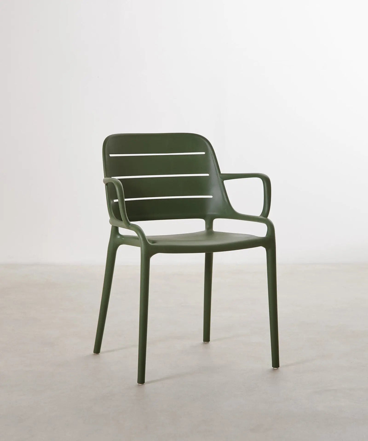 Chaise empilable en polypropylène avec accoudoirs Mila