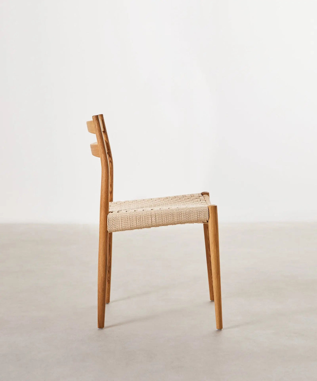Chaise de salle à manger en bois et corde tressée Nona