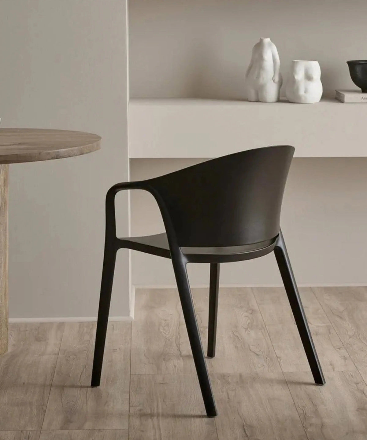 Chaise en polypropylène avec accoudoirs Pippa
