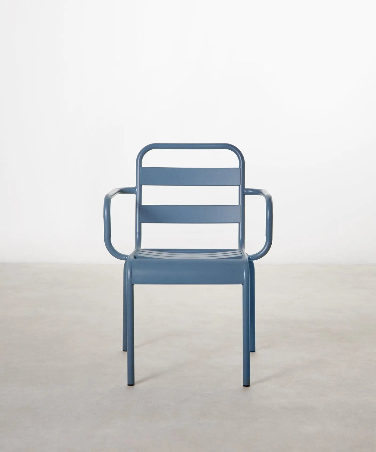 Chaise en métal d’extérieur avec accoudoirs Bora