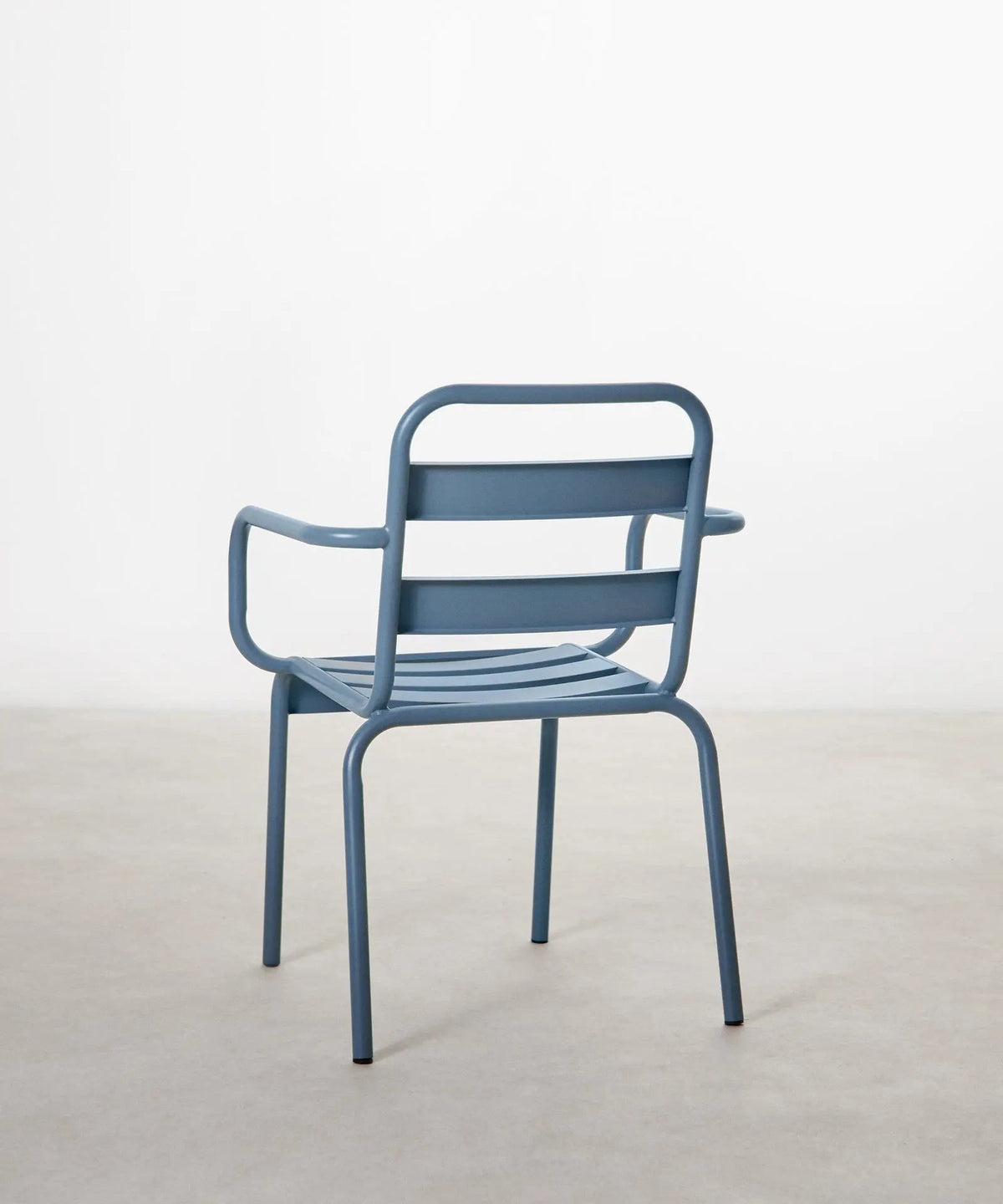 Chaise en métal d’extérieur avec accoudoirs Bora