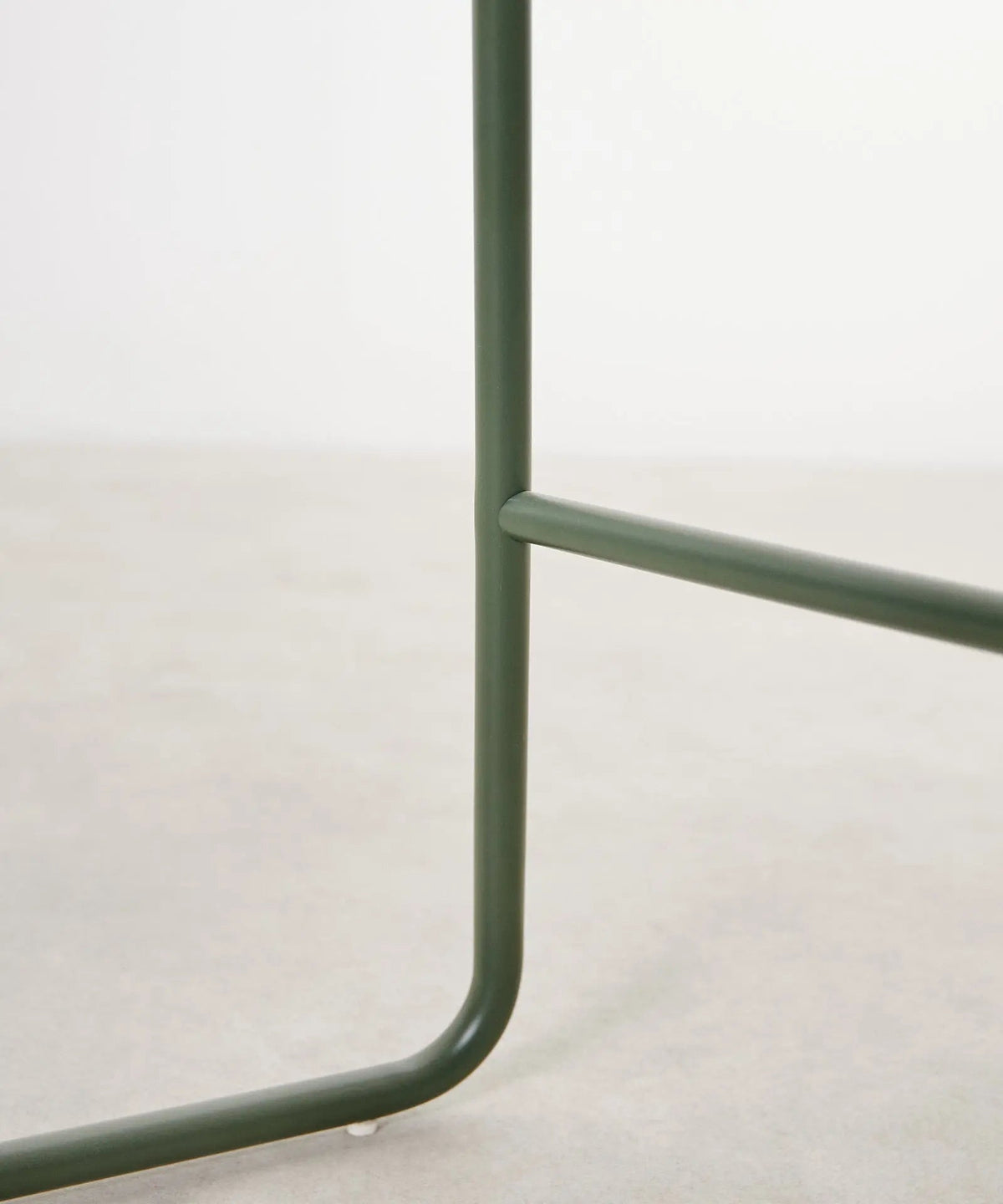 Tabouret en polypropylène et métal Veko