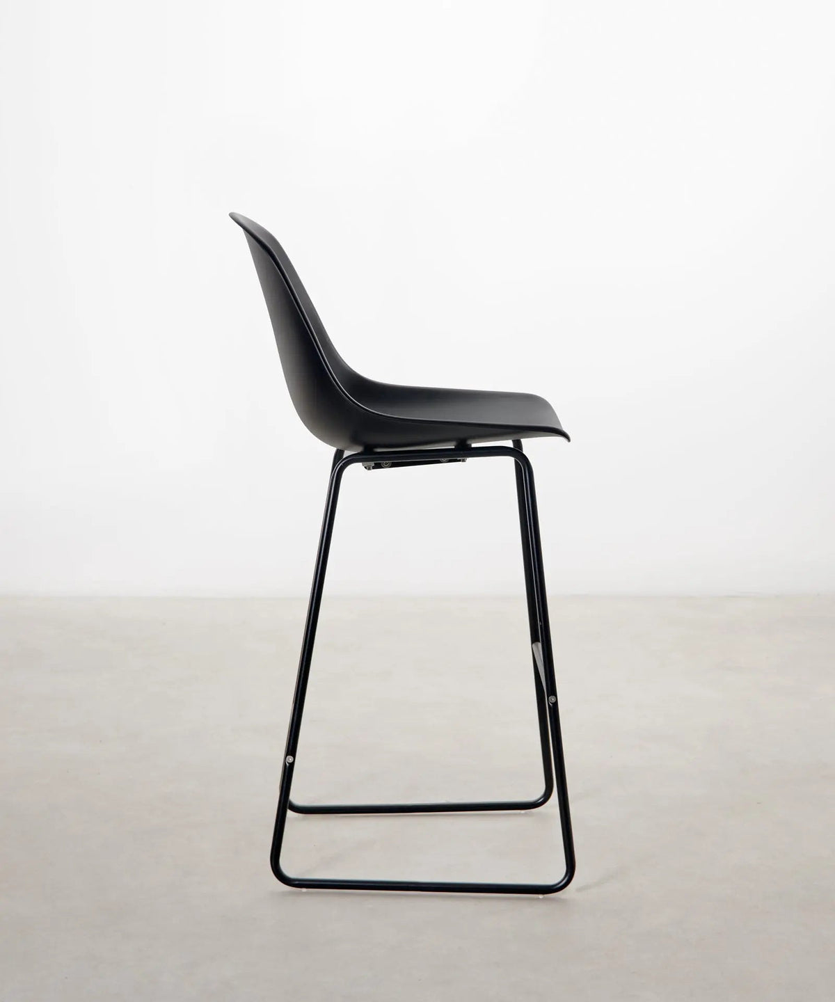 Tabouret en polypropylène et métal Veko